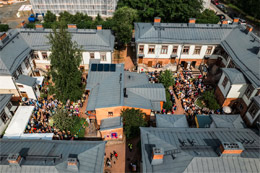 Annikin puukorttelin festivaalipiha ilmakuvassa. Kuva: Kim Saarinen.